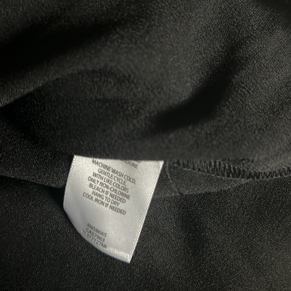 Leith v neck,Bell sleeves black blouse. - Picture 5 of 5